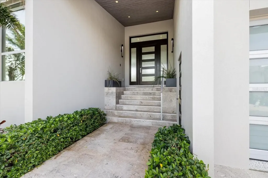 600 De Narvaez Drive Longboat Key FL 34228