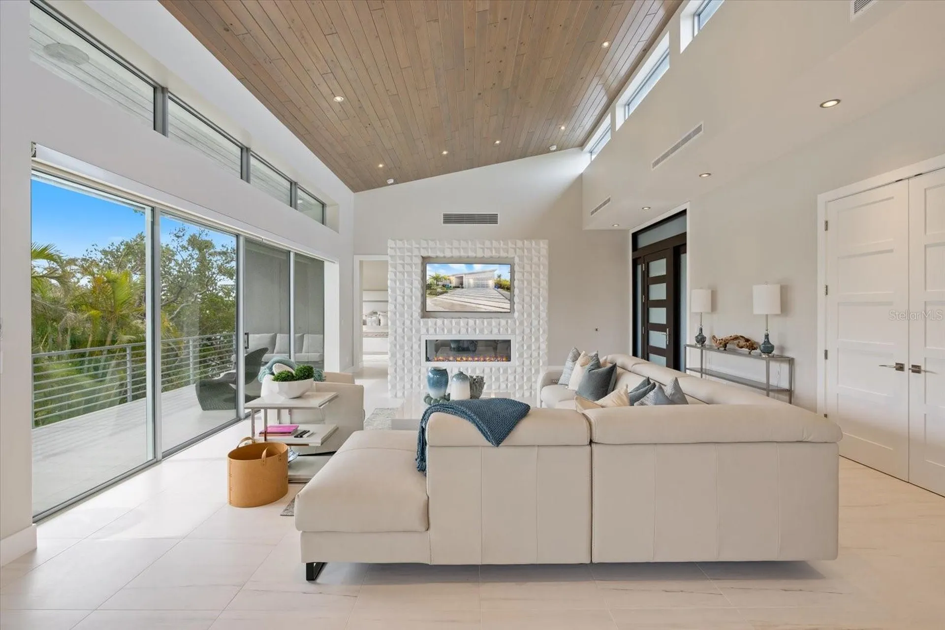 600 De Narvaez Drive Longboat Key FL 34228