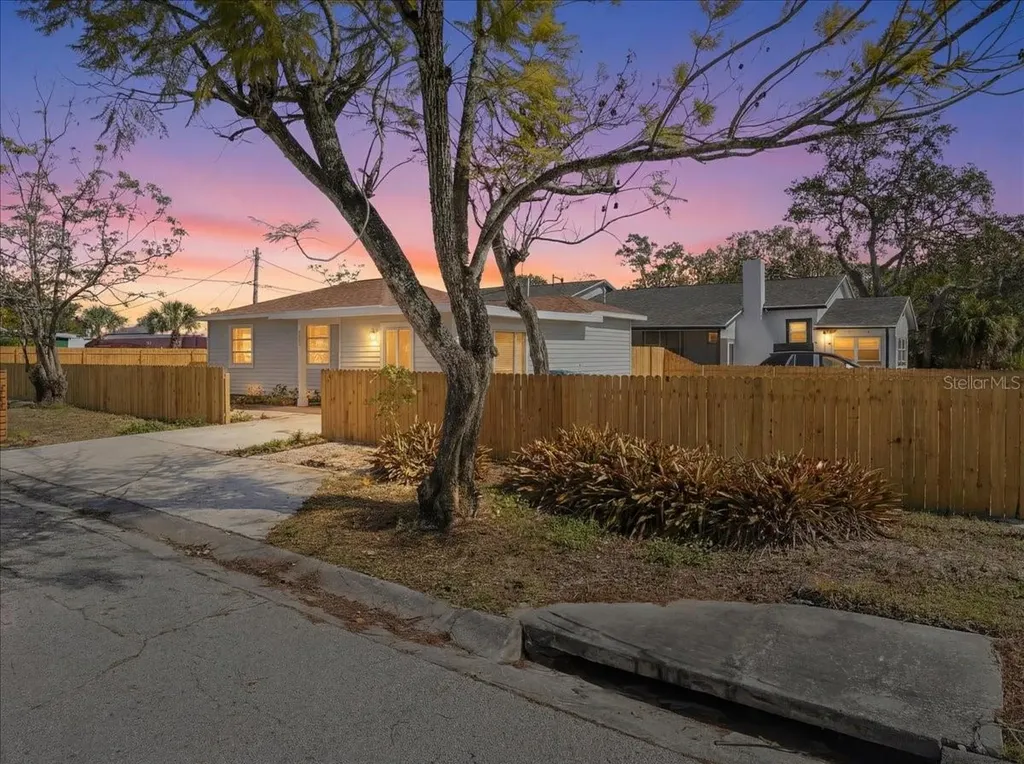 4659 9th Avenue S St Petersburg FL 33711