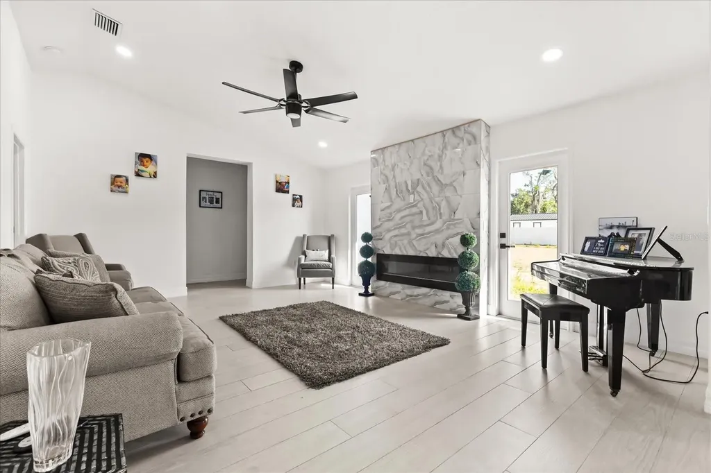 812 Chastain Road Seffner FL 33584