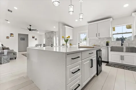 812 Chastain Road Seffner FL 33584