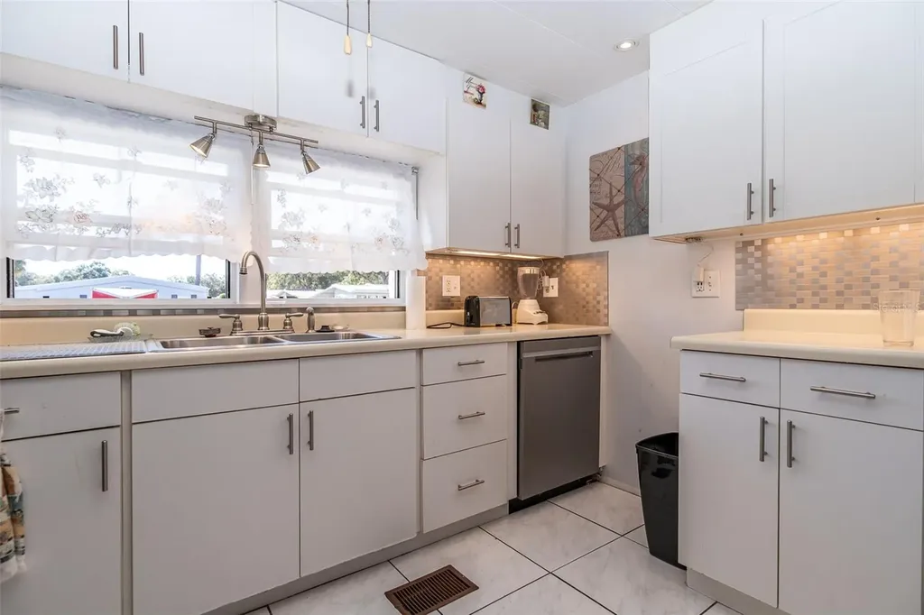 7880 54th Avenue N St Petersburg FL 33709