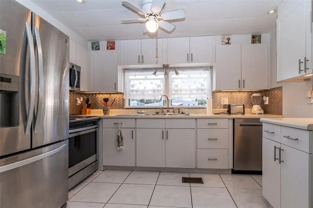 7880 54th Avenue N St Petersburg FL 33709