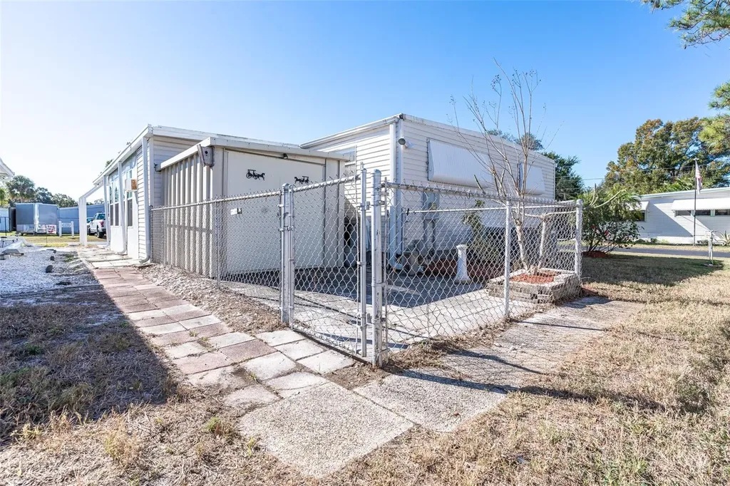 7880 54th Avenue N St Petersburg FL 33709
