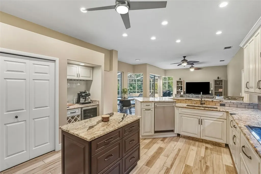1362 E Lake Woodlands Parkway Oldsmar FL 34677