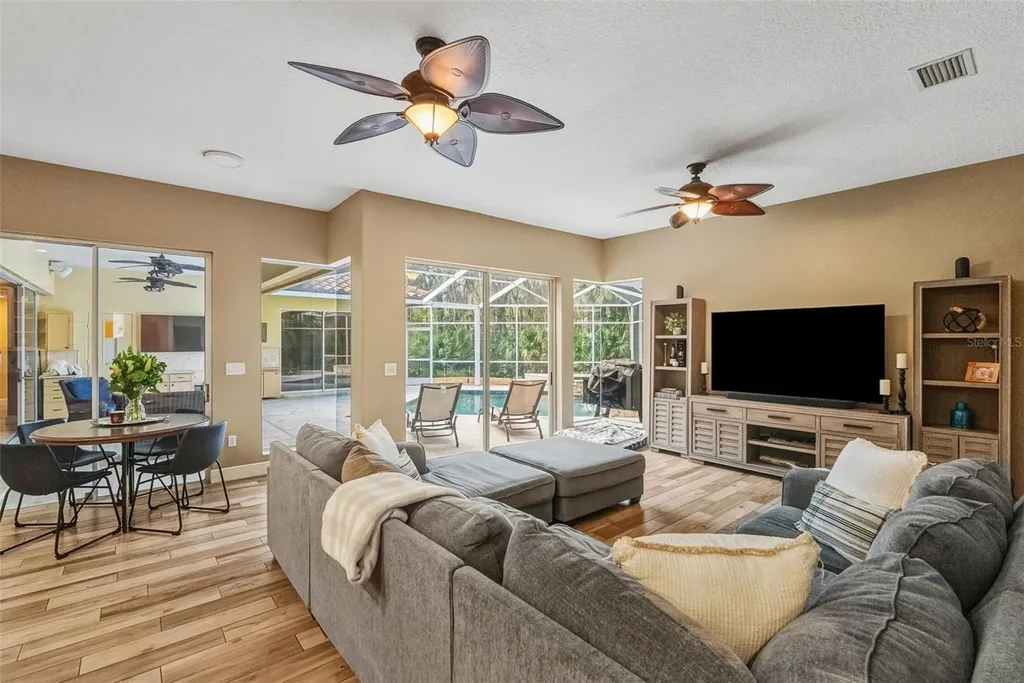 1362 E Lake Woodlands Parkway Oldsmar FL 34677