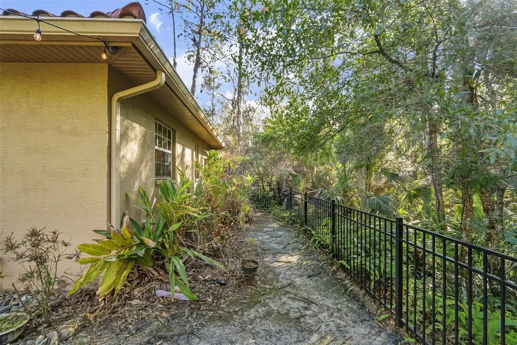 1362 E Lake Woodlands Parkway Oldsmar FL 34677