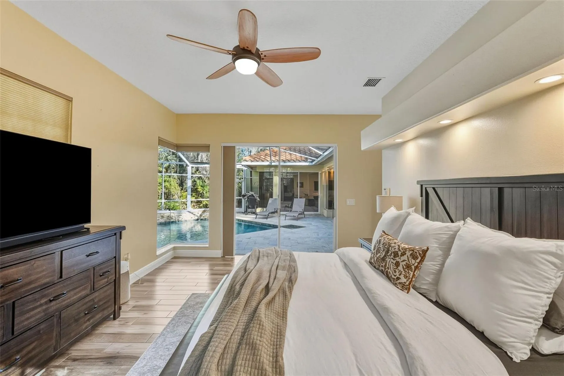 1362 E Lake Woodlands Parkway Oldsmar FL 34677
