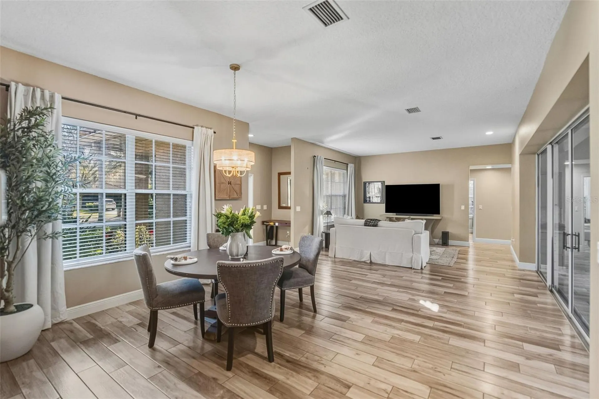 1362 E Lake Woodlands Parkway Oldsmar FL 34677