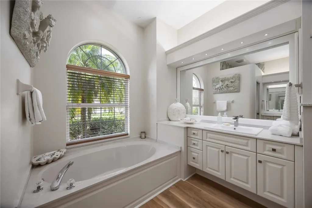 9915 Old Hyde Park Place Bradenton FL 34202