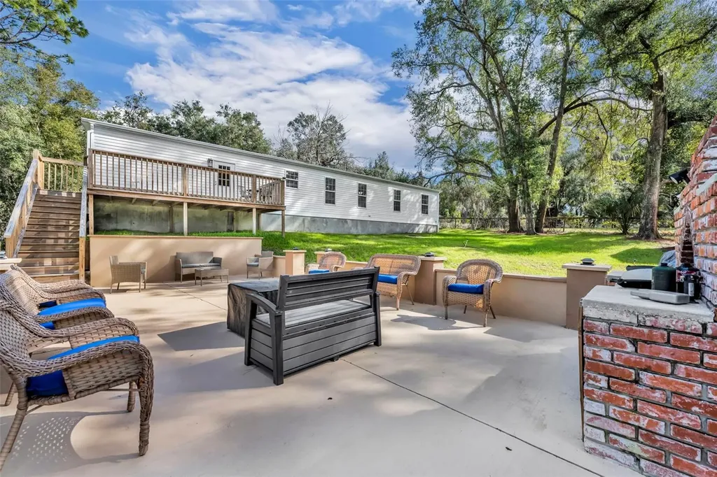 24751 SE Highway 450 Umatilla FL 32784