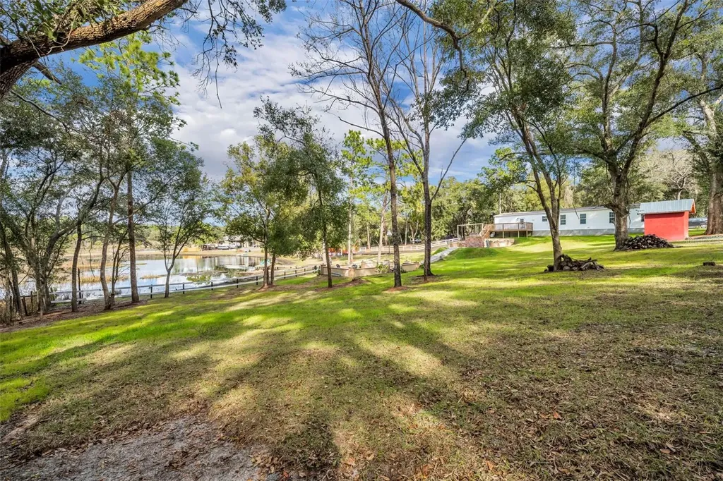 24751 SE Highway 450 Umatilla FL 32784