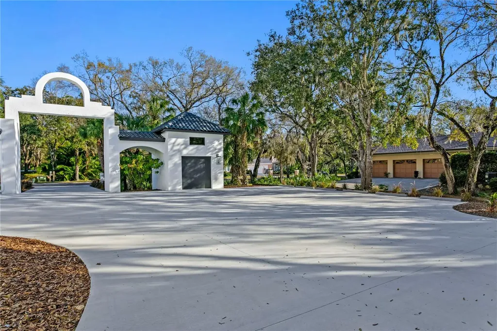 6324 W Maclaurin Drive Tampa FL 33647