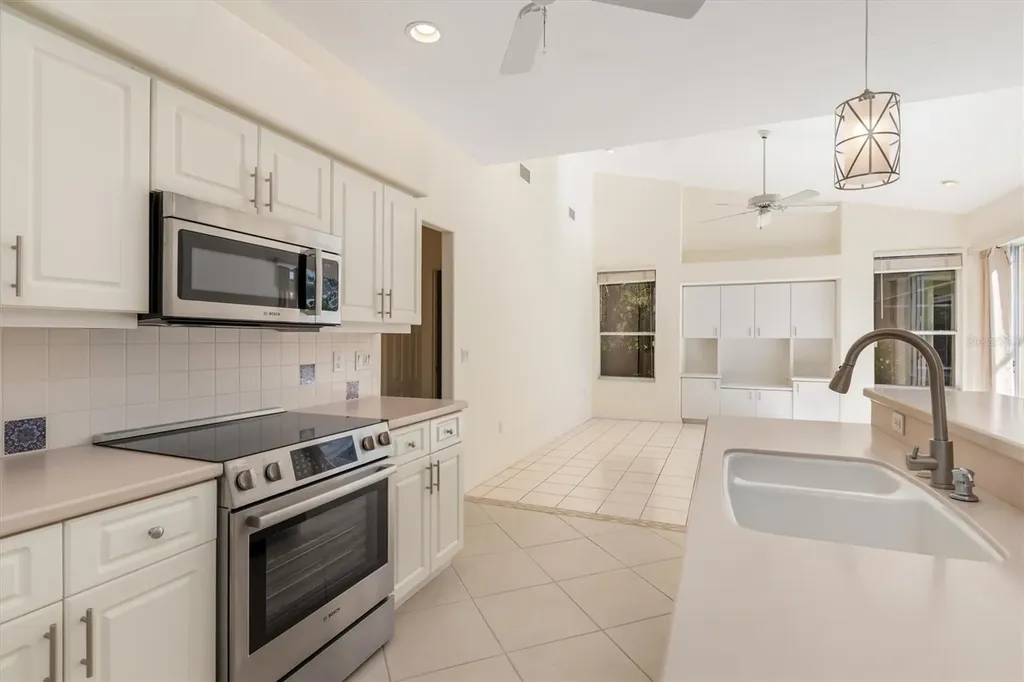 8468 Woodbriar Drive Sarasota FL 34238