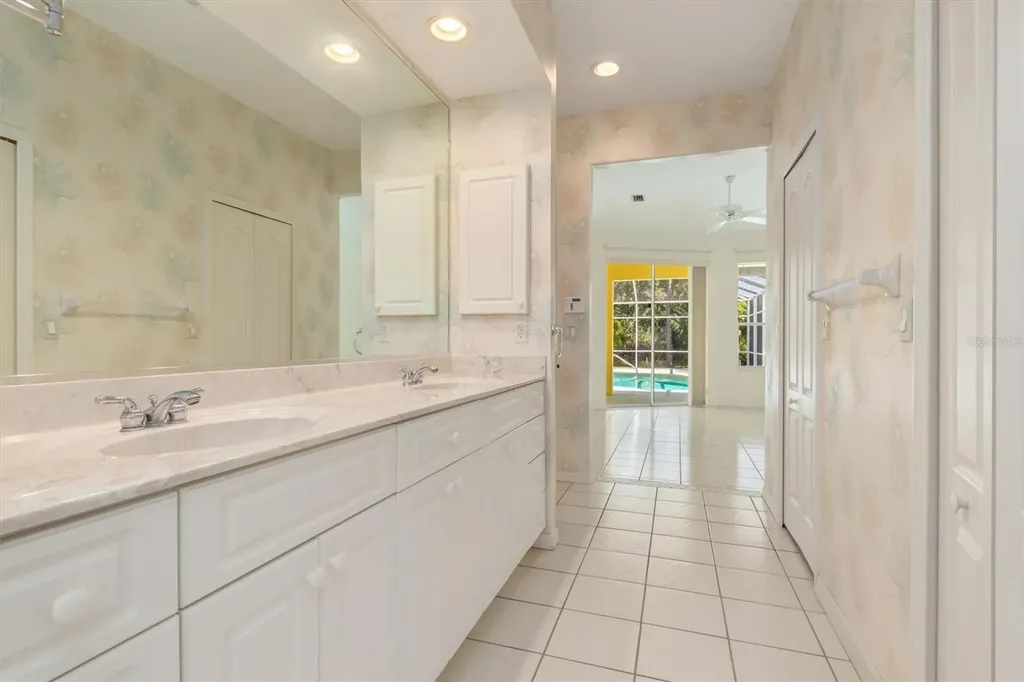 8468 Woodbriar Drive Sarasota FL 34238