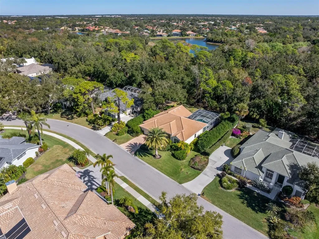 8468 Woodbriar Drive Sarasota FL 34238