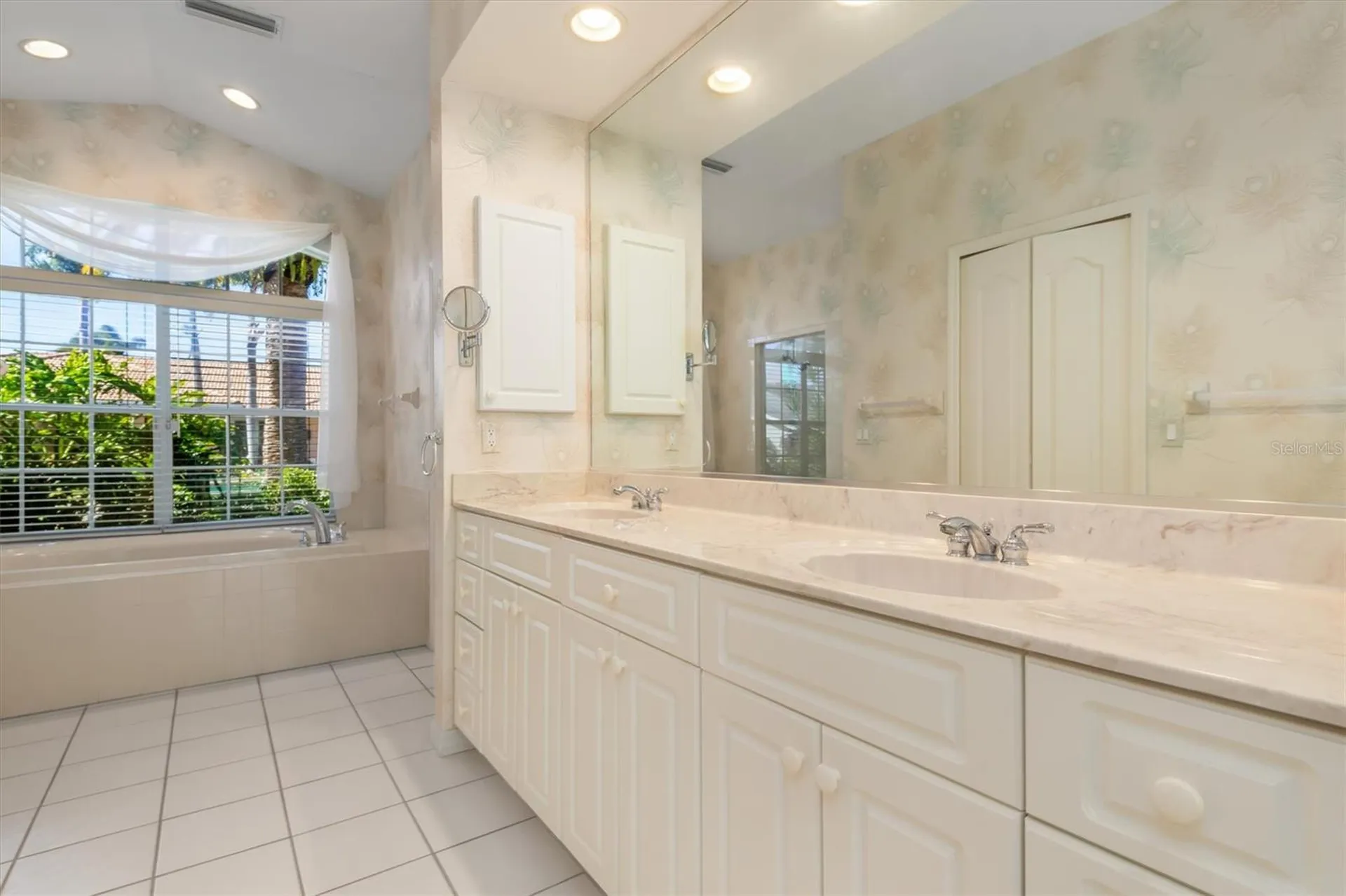 8468 Woodbriar Drive Sarasota FL 34238
