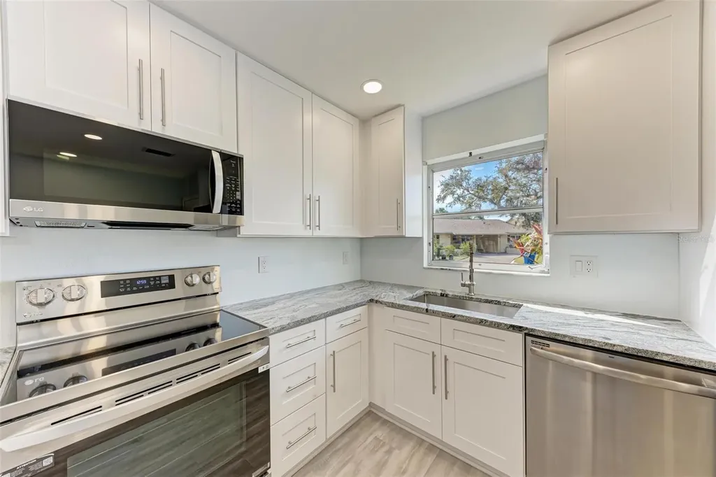 390 301 Boulevard W Bradenton FL 34205