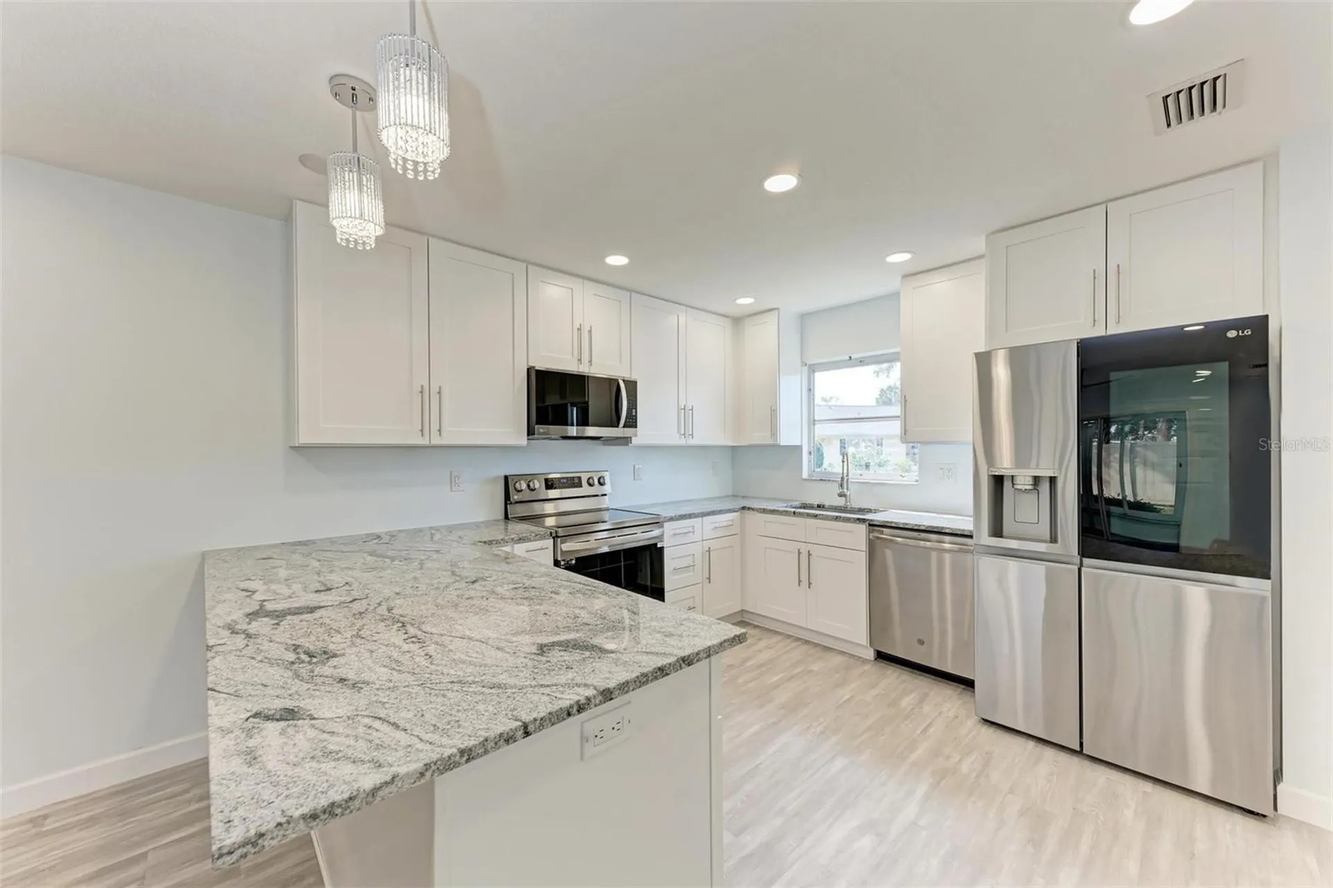 390 301 Boulevard W Bradenton FL 34205