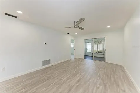 390 301 Boulevard W Bradenton FL 34205