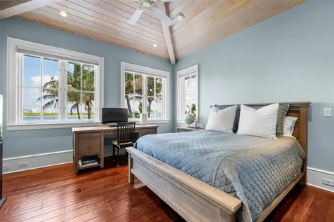 3440 Gulfmead Drive Sarasota FL 34242