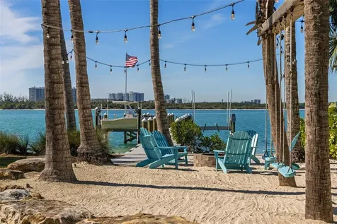 3440 Gulfmead Drive Sarasota FL 34242