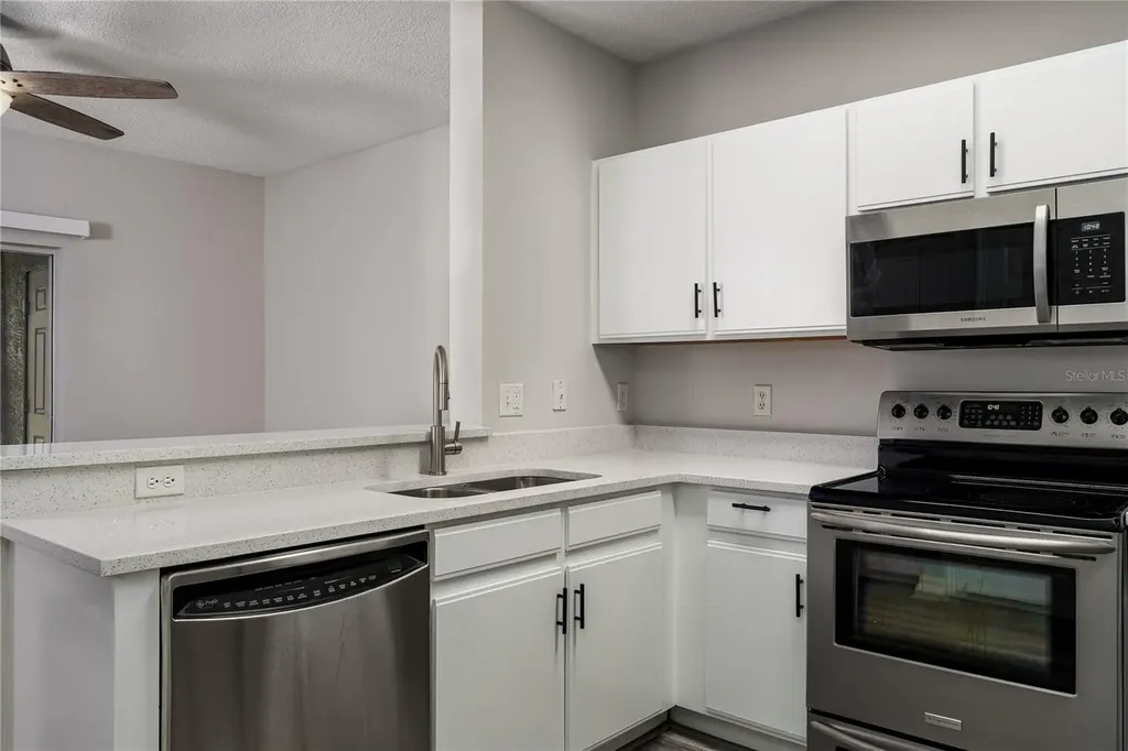 6213 Osprey Lake Circle Riverview FL 33578