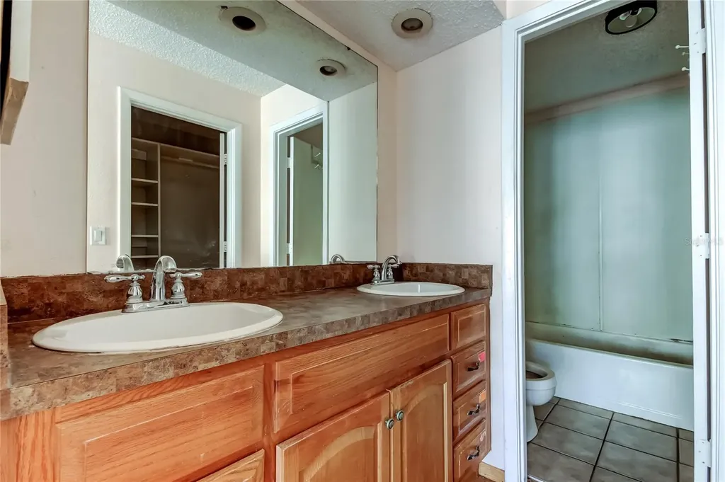 965 Whitman Drive Sarasota FL 34243