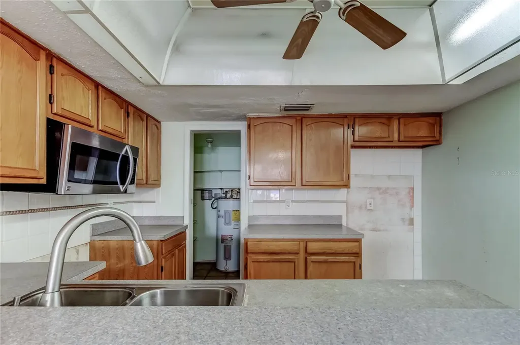965 Whitman Drive Sarasota FL 34243