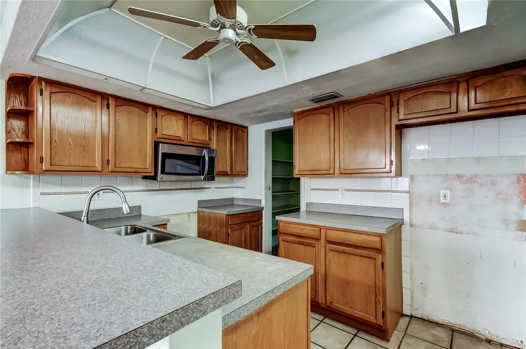 965 Whitman Drive Sarasota FL 34243