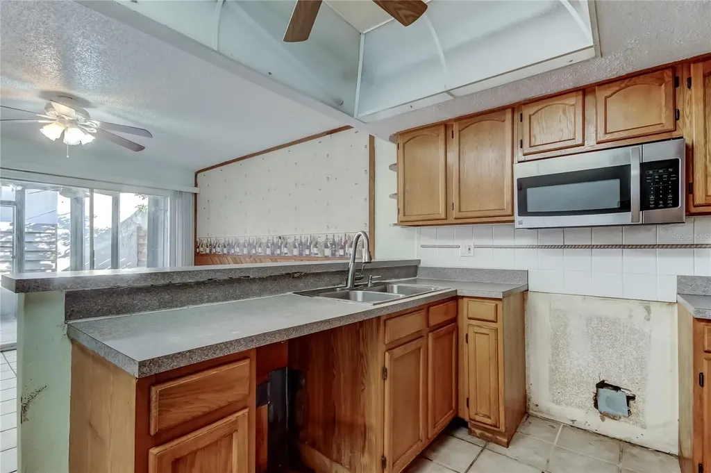 965 Whitman Drive Sarasota FL 34243