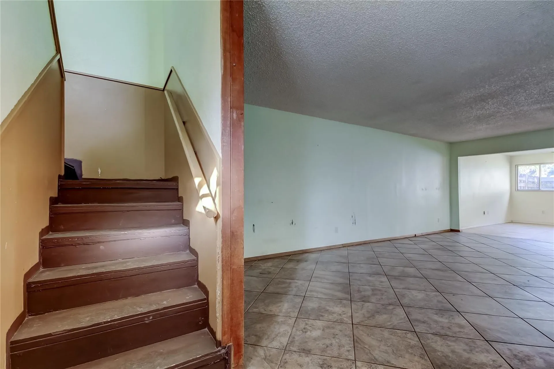 965 Whitman Drive Sarasota FL 34243