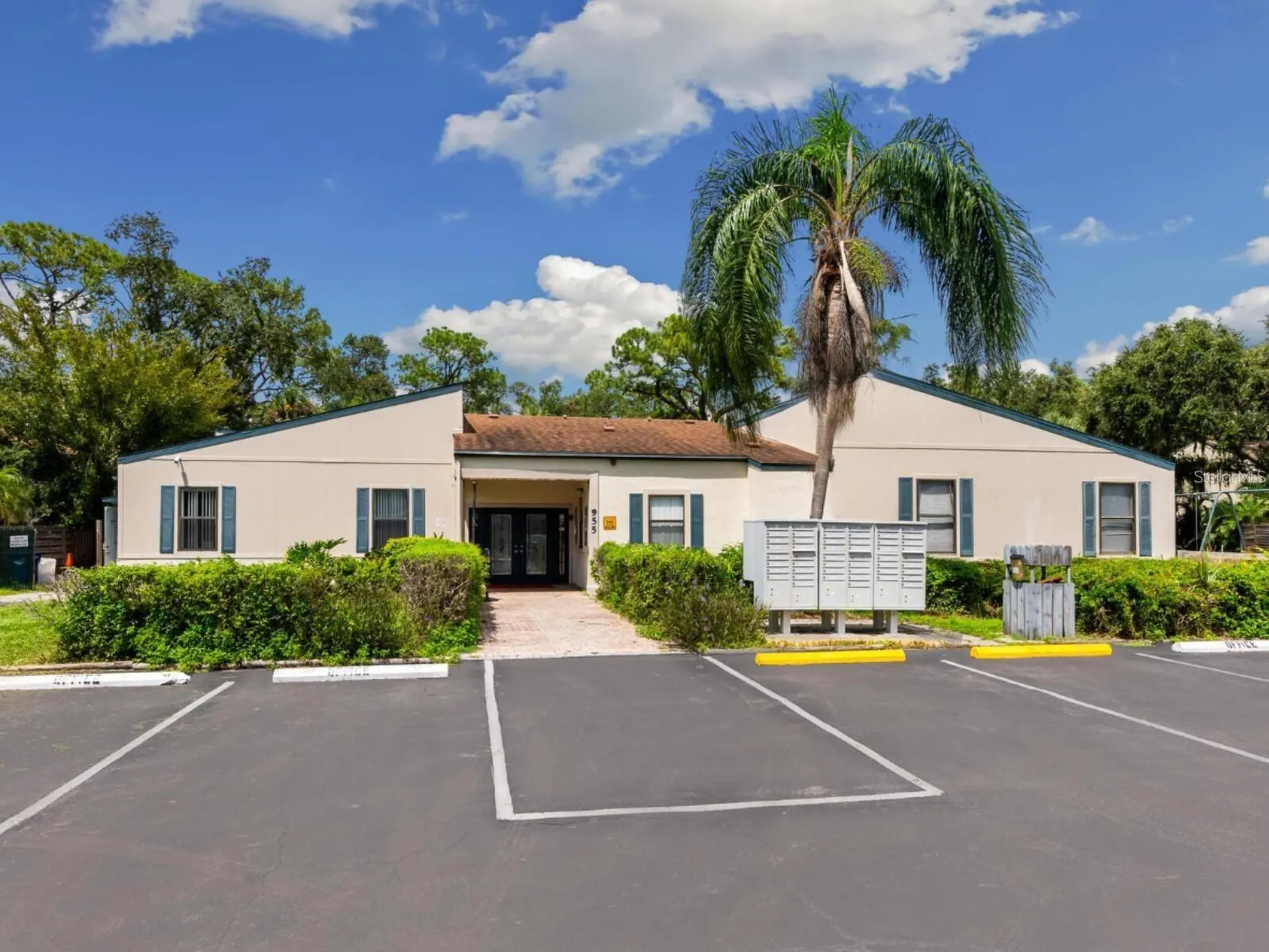 965 Whitman Drive Sarasota FL 34243