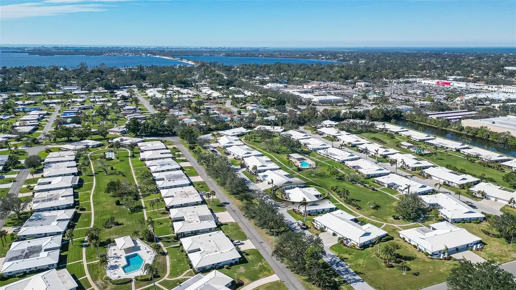 6810 9th Avenue W Bradenton FL 34209