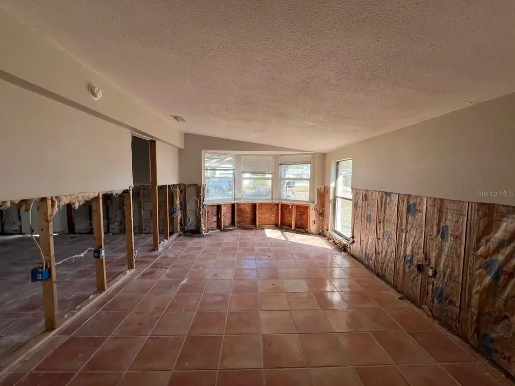 4118 Carson Street NE St Petersburg FL 33703
