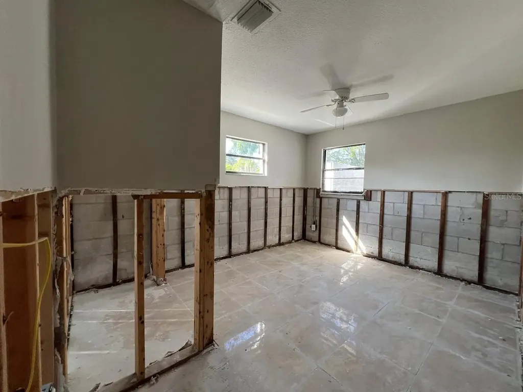 4118 Carson Street NE St Petersburg FL 33703