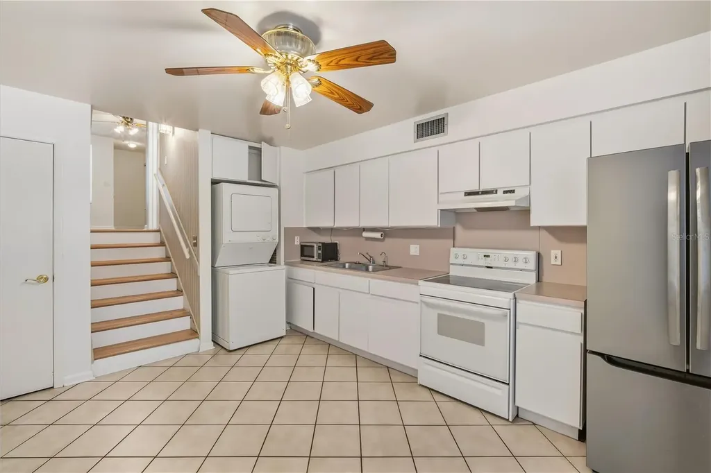 4521 W La Villa Lane Tampa FL 33611