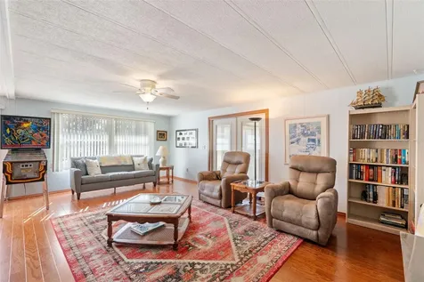 221 Pinewood Drive Eustis FL 32726