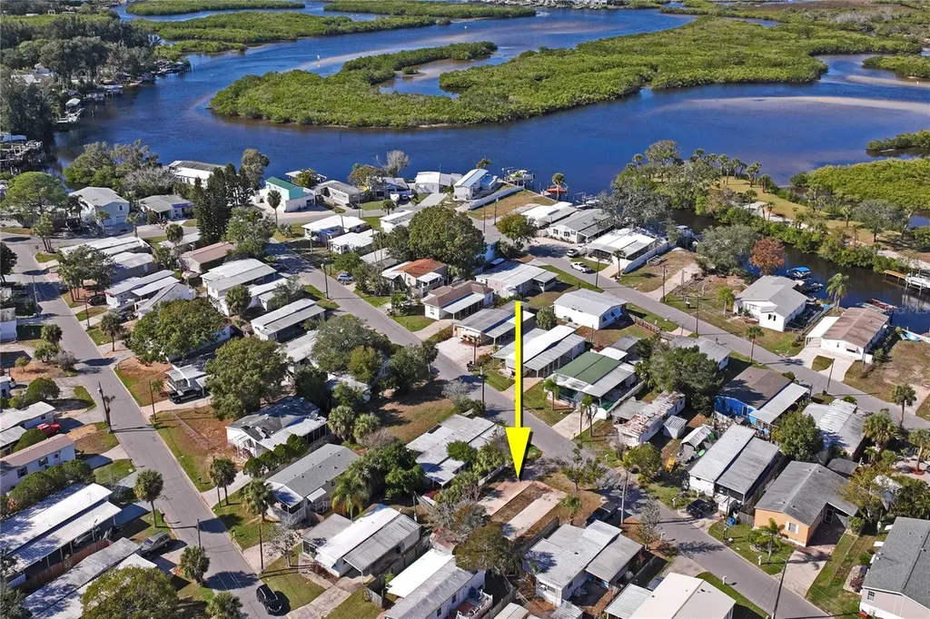 736 Driftwood Lane Tarpon Springs FL 34689