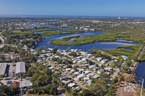 736 Driftwood Lane Tarpon Springs FL 34689