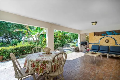 Bo Barrero Rincon PR 00677