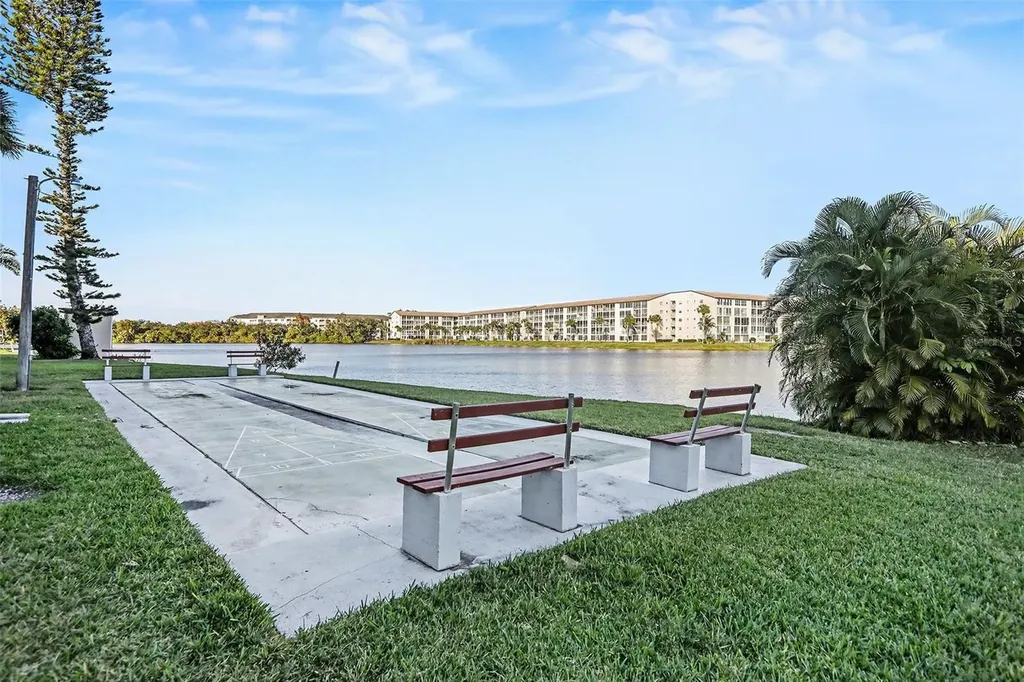3723 Lake Bayshore Drive Bradenton FL 34205