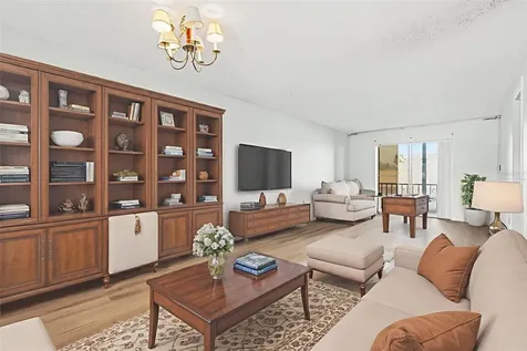3723 Lake Bayshore Drive Bradenton FL 34205