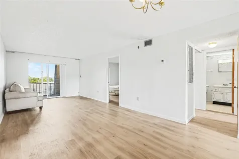 3723 Lake Bayshore Drive Bradenton FL 34205