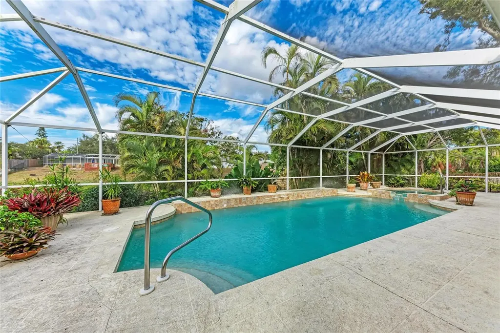 3310 Mineola Drive Sarasota FL 34239