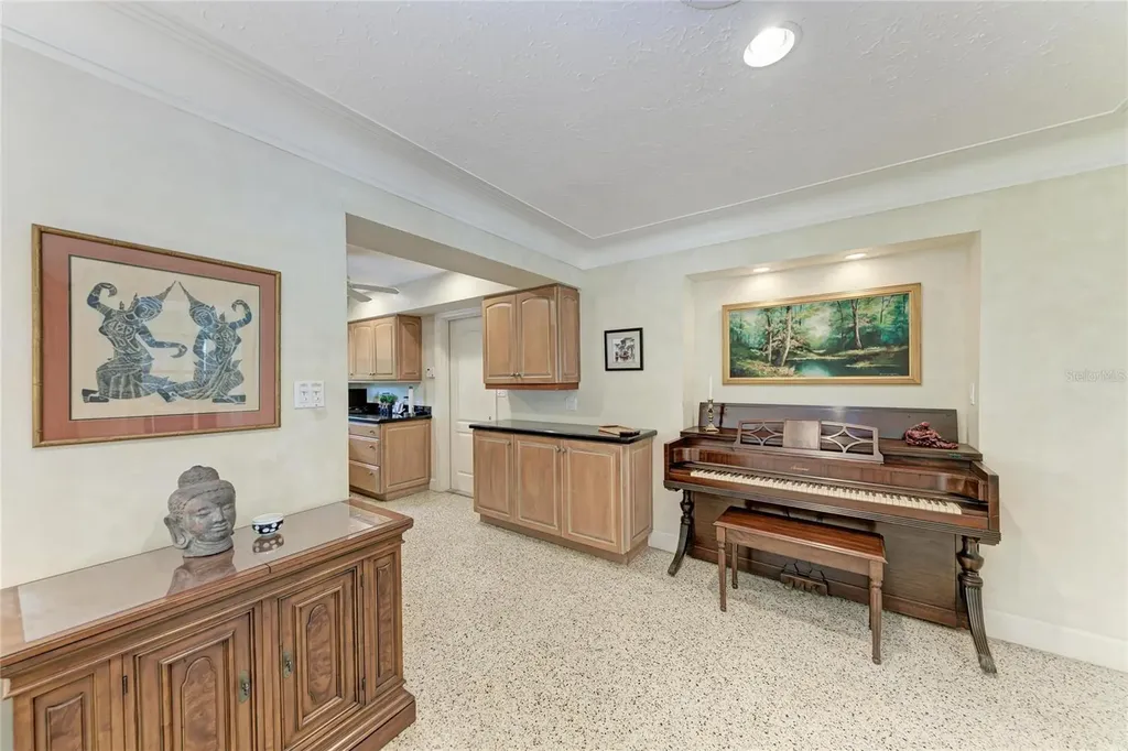 3310 Mineola Drive Sarasota FL 34239