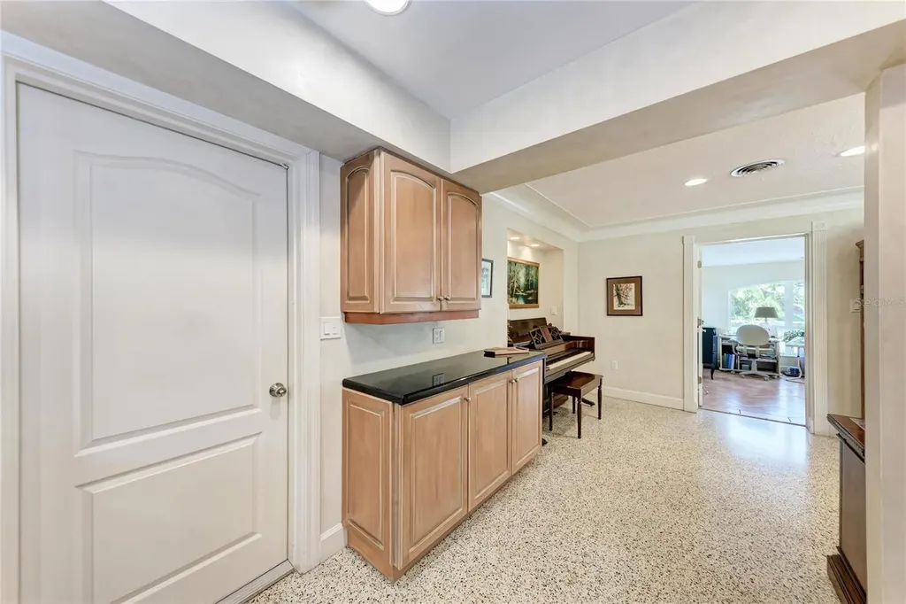 3310 Mineola Drive Sarasota FL 34239