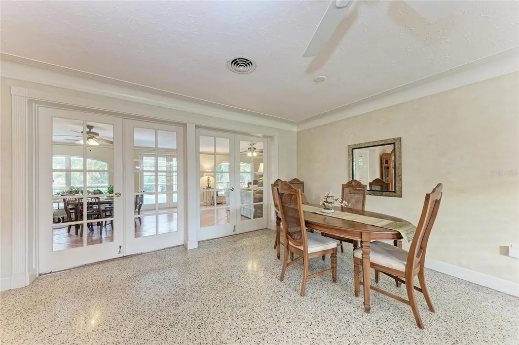 3310 Mineola Drive Sarasota FL 34239