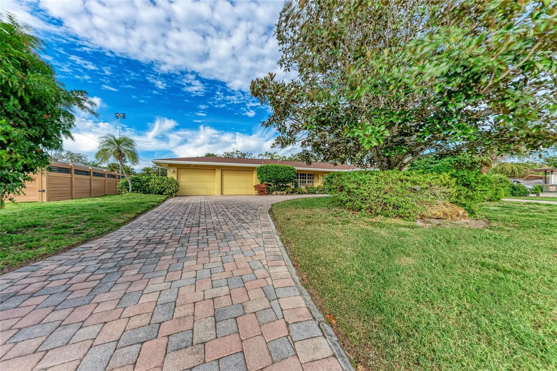 3310 Mineola Drive Sarasota FL 34239