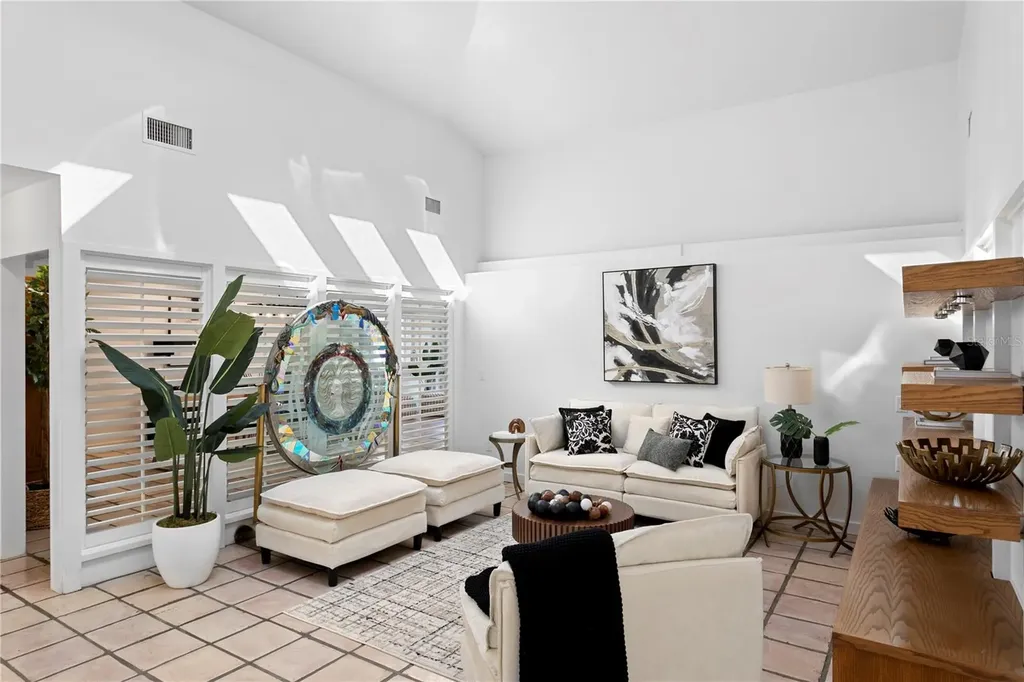 12915 Golf Crest Terrace Tampa FL 33618